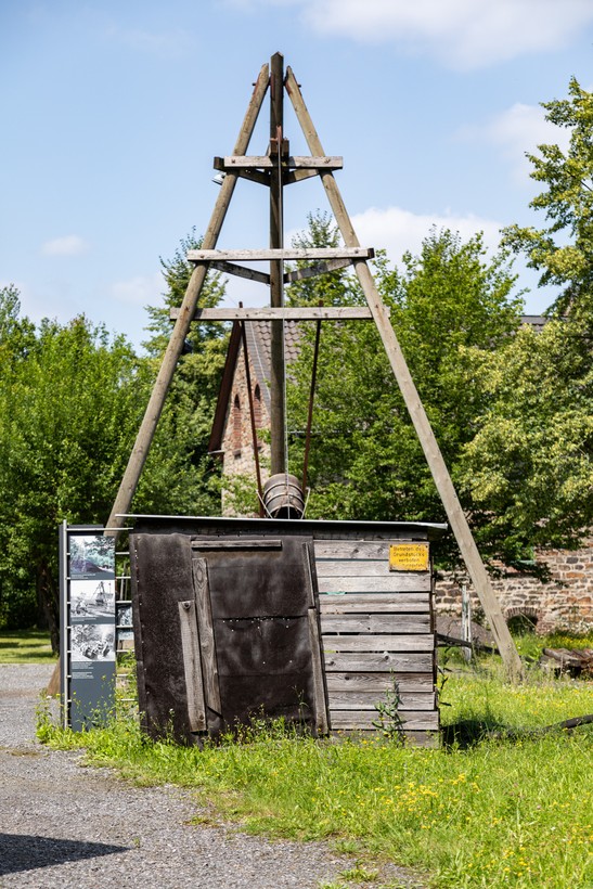 Außengelände der Zeche mit der Ausstellung "Zeche Eimerweise"