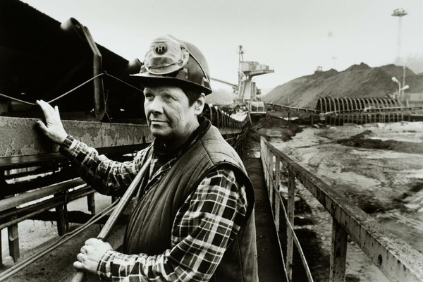 Ein Bild vergangener Zeiten: Bergarbeiterin am Förderband der Zeche Makoszowy. Foto: Dariusz Kantor